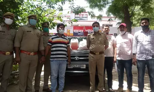 शराब माफिया मिलावटी शराब के साथ गिरफ्तार