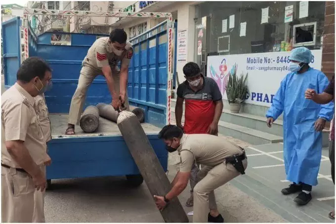 कोरोना काल और लॉकडाउन में दिल्ली पुलिस ने जीत लिया जनता का दिल, जानिये क्‍यों