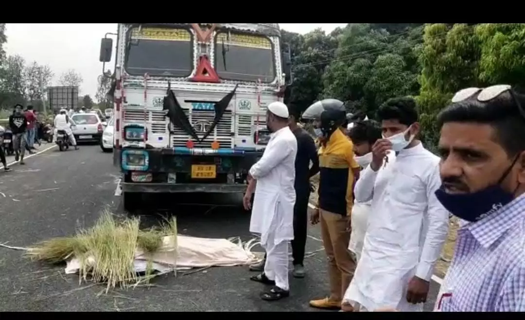 तेज रफ्तार ट्रक की टक्कर से महिला की मौत