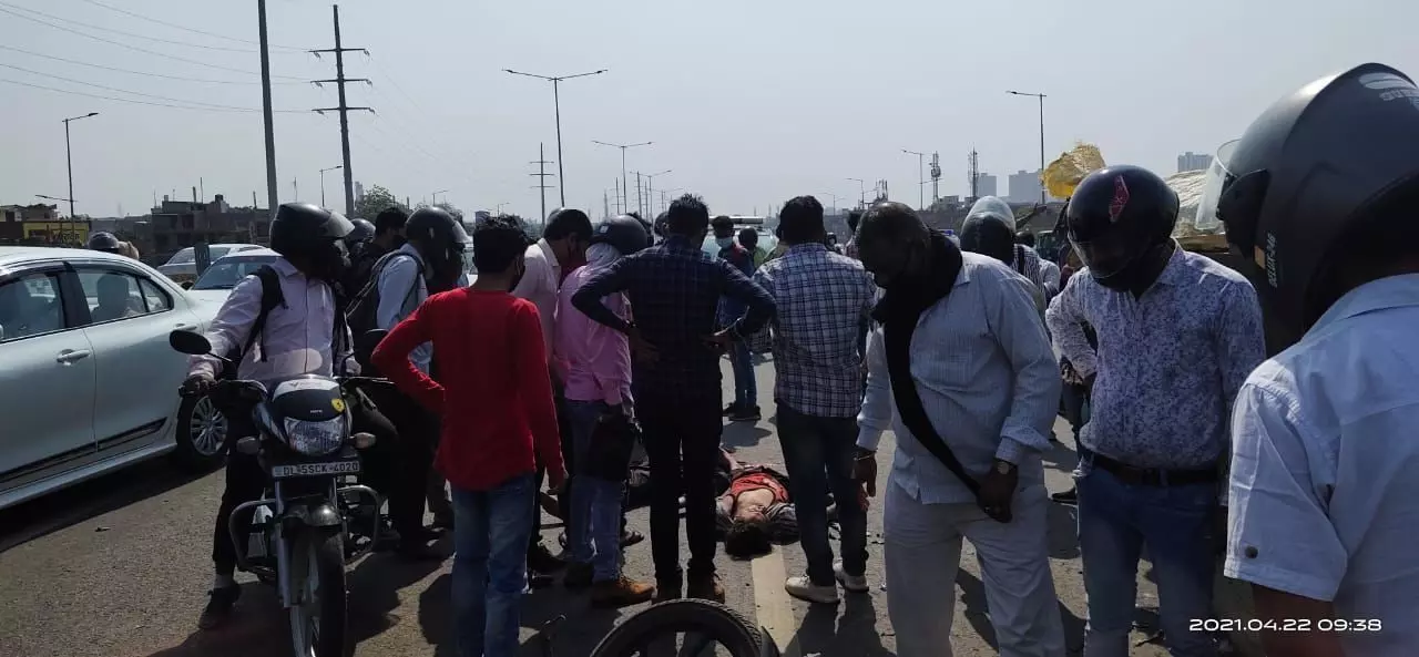 गाजियाबाद में ट्रैक्टर ट्रोली की टक्कर से दो की मौत गाजियाबाद में ट्रैक्टर ट्रोली की टक्कर से दो की मौत