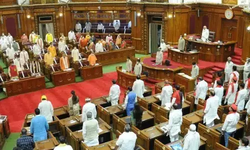 उत्तर प्रदेश: 403 विधायक 100 सदस्य विधान परिषद और 80 सांसद कहाँ है? उत्तर प्रदेश: 403 विधायक 100 सदस्य विधान परिषद और 80 सांसद कहाँ है?