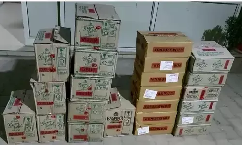 शामली में पंचायती चुनाव में वितरित की जा रही 25 पेटी शराब सहित प्रधान पुत्र को किया गिरफ्तार