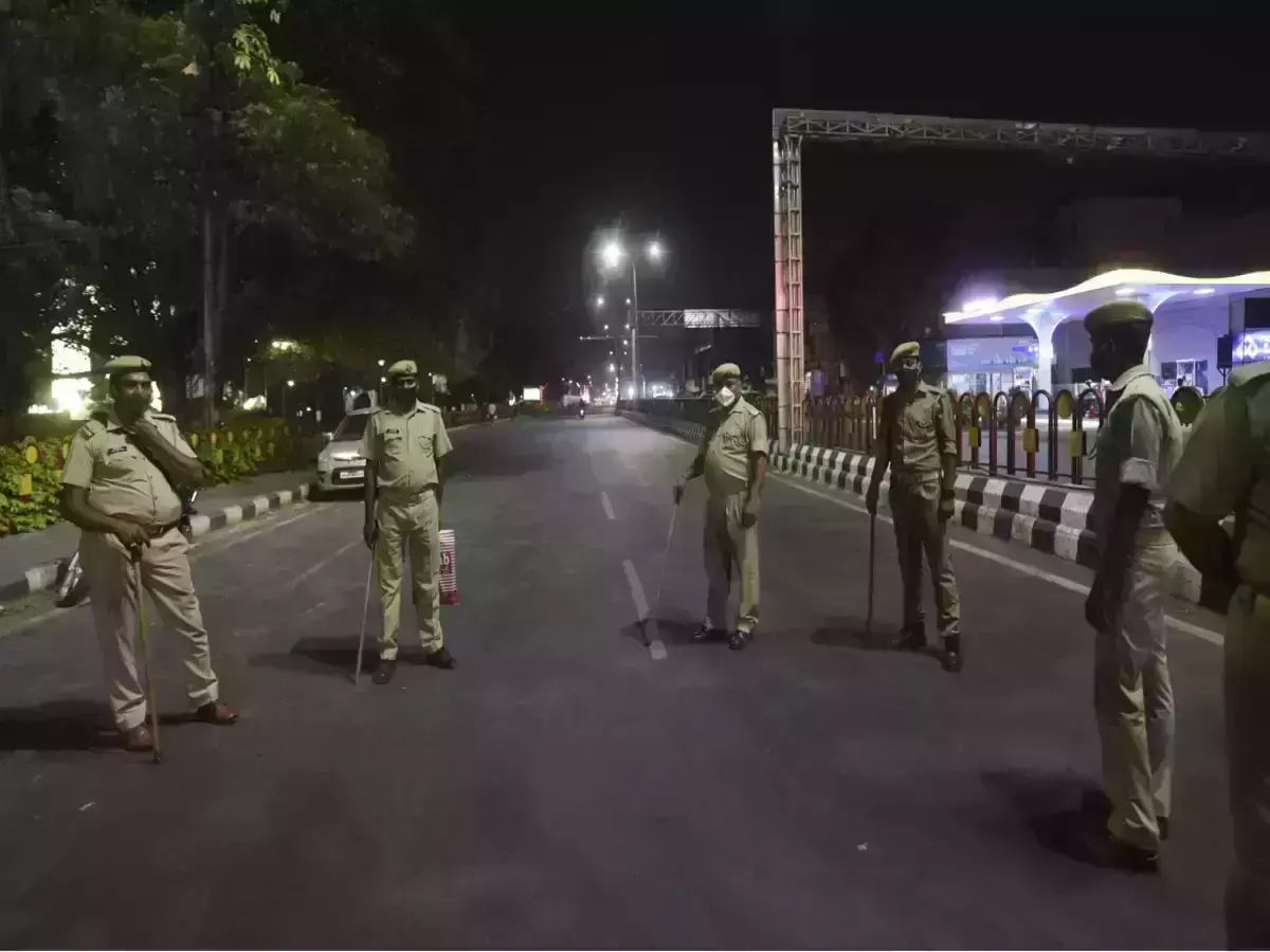 उतराखंड में आज से देहरादून समेत इन राज्यों में लगा 1 हफ्ते का कोविड कर्फ्यू  उतराखंड में आज से देहरादून समेत इन राज्यों में लगा 1 हफ्ते का कोविड कर्फ्यू