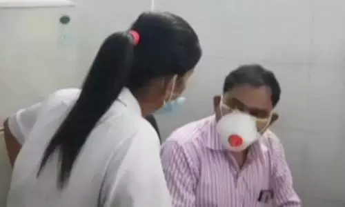 UP: जब नर्स ने अचानक डॉक्टर को जड़ दिया जोर का थप्पड़…डॉक्टर साहब भी हुए बेकाबू, देखें- पूरा वीडियो UP: जब नर्स ने अचानक डॉक्टर को जड़ दिया जोर का थप्पड़…डॉक्टर साहब भी हुए बेकाबू, देखें- पूरा वीडियो