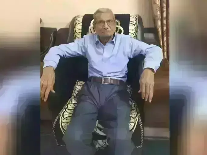 कोरोना के बीच इंसानियत की मिसाल बने RSS के नारायण ने एक युवा को दे दिया अपना बेड कोरोना के बीच इंसानियत की मिसाल बने RSS के नारायण ने एक युवा को दे दिया अपना बेड