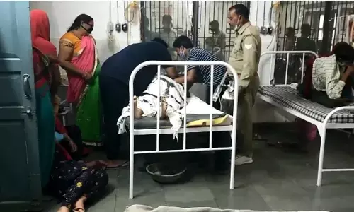 यूपी में मुख्यमंत्री के दावे फेल, अस्पताल में नहीं मिल रहा लोगों को इलाज यूपी में मुख्यमंत्री के दावे फेल, अस्पताल में नहीं मिल रहा लोगों को इलाज