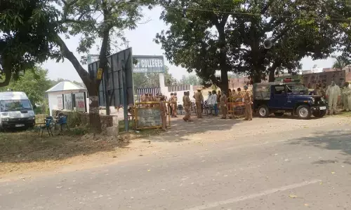 सहारनपुर में पत्रकारों को रखा जा रहा है मतगणना स्थल से दूर, लोगों को धांधली की आशंका सहारनपुर में पत्रकारों को रखा जा रहा है मतगणना स्थल से दूर, लोगों को धांधली की आशंका