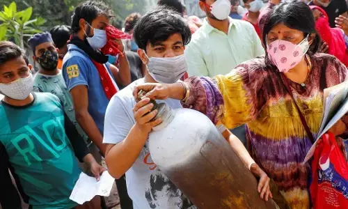 अब कर्नाटक के सरकारी अस्पताल में ऑक्सीजन की कमी ने ले ली कोरोना के 24 मरीजों की जान, जांच शुरू अब कर्नाटक के सरकारी अस्पताल में ऑक्सीजन की कमी ने ले ली कोरोना के 24 मरीजों की जान, जांच शुरू