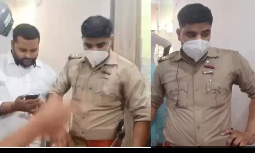 मुरादाबाद: नाईट कर्फ्यू का पालन करा रही पुलिस पर हमला, दरोगा की वर्दी तक फाड़ी मुरादाबाद: नाईट कर्फ्यू का पालन करा रही पुलिस पर हमला, दरोगा की वर्दी तक फाड़ी