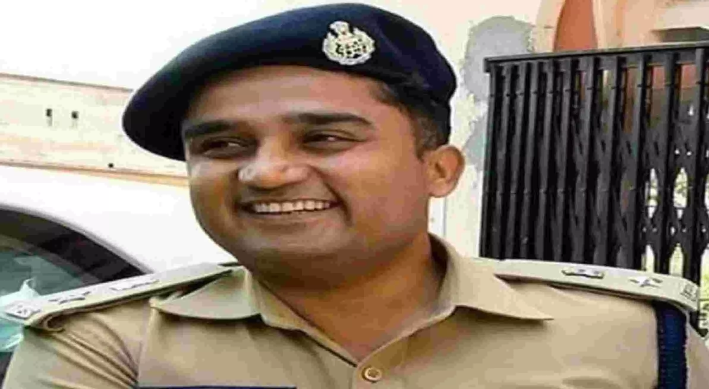 यूपी : कोरोना संक्रमित थीं पत्नी, बेटी के लिए नहीं मिली छुट्टी तो डिप्टी SP ने दिया इस्तीफा यूपी : कोरोना संक्रमित थीं पत्नी, बेटी के लिए नहीं मिली छुट्टी तो डिप्टी SP ने दिया इस्तीफा