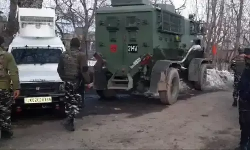 J-K: рд╢реЛрдкрд┐рдпрд╛рдВ рдореЗрдВ рд╕реБрд░рдХреНрд╖рд╛рдмрд▓реЛрдВ рдиреЗ рдвреЗрд░ рдХрд┐рдП 3 рдЖрддрдВрдХреА- рдПрдХ рдиреЗ рдХрд┐рдпрд╛ рд╕рд░реЗрдВрдбрд░, рдСрдкрд░реЗрд╢рди рдЬрд╛рд░реА J-K: рд╢реЛрдкрд┐рдпрд╛рдВ рдореЗрдВ рд╕реБрд░рдХреНрд╖рд╛рдмрд▓реЛрдВ рдиреЗ рдвреЗрд░ рдХрд┐рдП 3 рдЖрддрдВрдХреА- рдПрдХ рдиреЗ рдХрд┐рдпрд╛ рд╕рд░реЗрдВрдбрд░, рдСрдкрд░реЗрд╢рди рдЬрд╛рд░реА