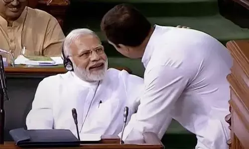 पप्पू के नेता बीवी श्रीनिवास ने बचाई हजारों की जान पर मोदी के राष्ट्र भक्त कहां ?