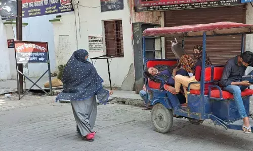 महामारी में ई-रिक्शा में ऑक्सीजन