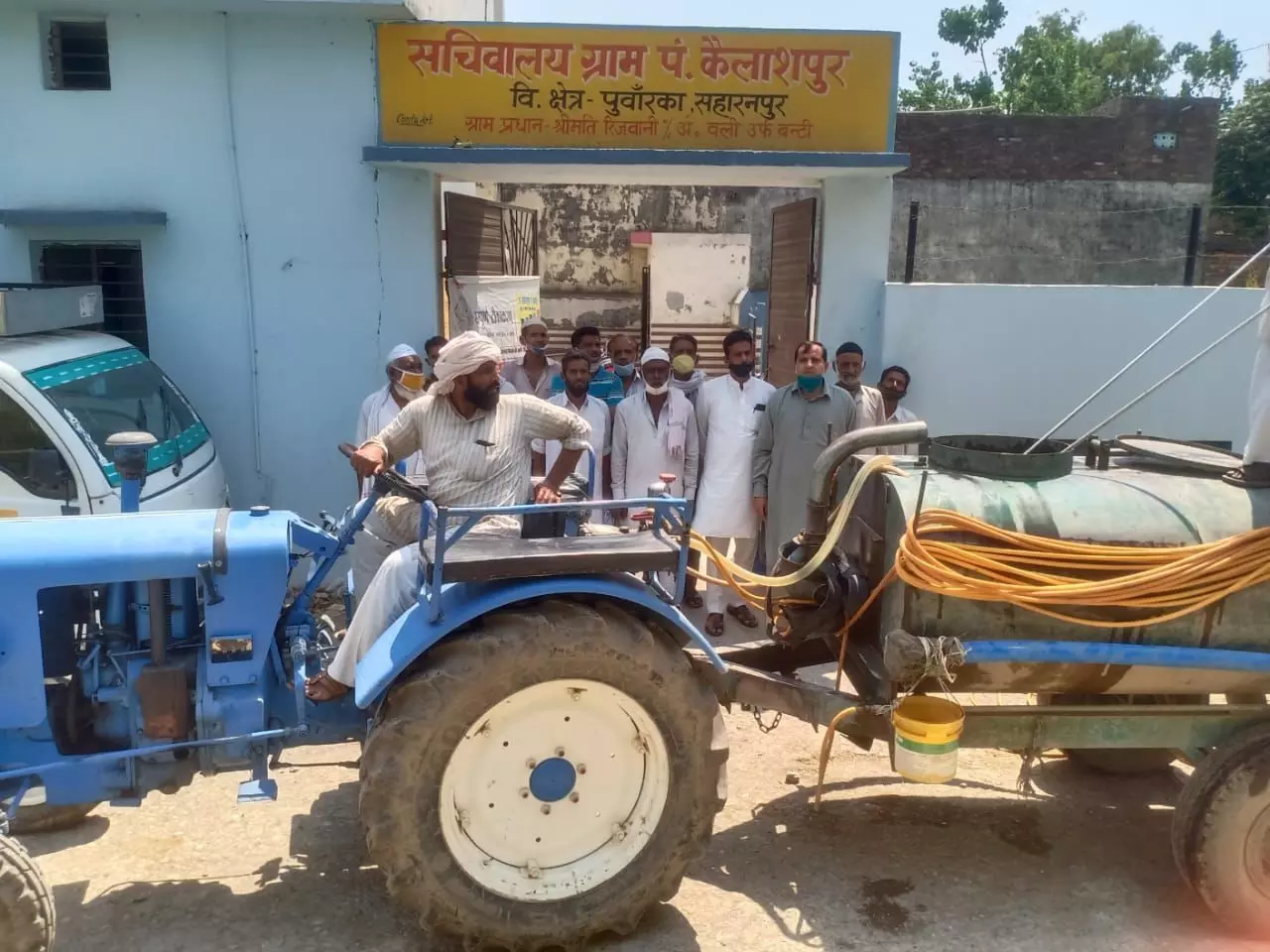 कैलाशपुर में नये प्रधान ने कराया सेनेटाईजेशन कैलाशपुर में नये प्रधान ने कराया सेनेटाईजेशन