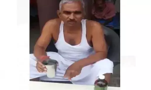 यूपी : बीजेपी MLA का गौमूत्र पीते वीडियो वायरल, बोले- नियमित गौ-मूत्र पीने से नहीं होगा कोरोना