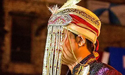 UP : कोरोना से हो गई दूल्हे की मौत, आज जानी थी बारात, दुल्हन रो-रोकर बेहोश UP : कोरोना से हो गई दूल्हे की मौत, आज जानी थी बारात, दुल्हन रो-रोकर बेहोश