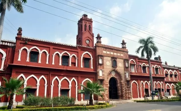 अलीगढ़ मुस्लिम यूनिवर्सिटी पर टूटा कोरोना का कहर, 20 दिन में 19 प्रोफेसर की मौत!