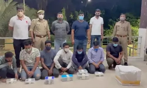 नोएडा पुलिस की बड़ी कामयाबी, नकली रेमडेसिविर बेचने वाले गैंग का किया भंडाफोड़, 7 गिरफ्तार नोएडा पुलिस की बड़ी कामयाबी, नकली रेमडेसिविर बेचने वाले गैंग का किया भंडाफोड़, 7 गिरफ्तार