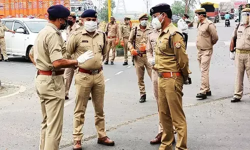 एसपी नीरज जादौन ने लापरवाह थाना प्रभारी को हटाया और चौकी इंचार्ज को किया लाइन हाजिर, 7 थाना प्रभारी भी बदले