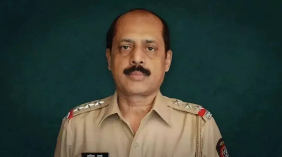 सचिन वाजे मुंबई पुलिस सेवा से बर्खास्त, कमिश्नर ने जारी किए आदेश