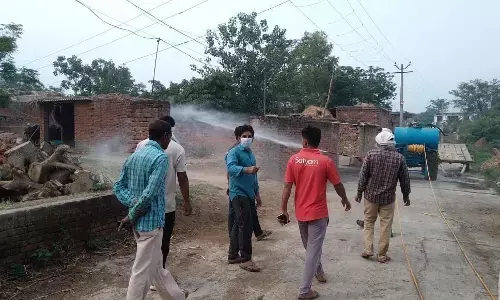 नवनिर्वाचित ग्राम प्रधान ने कराया सैनिटाइजेशन...