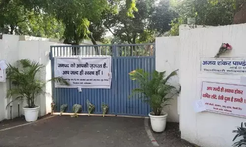 अपने चहेते जिलाधिकारी के लिए गाजियाबाद वासियों का उमड़ा असीम प्यार, डीएम कोविड से स्वस्थ होकर घर लौटे