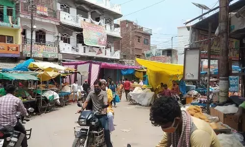 देवरिया में लॉक डाउन का पालन कराने में प्रशासन विफल रहा देवरिया में लॉक डाउन का पालन कराने में प्रशासन विफल रहा