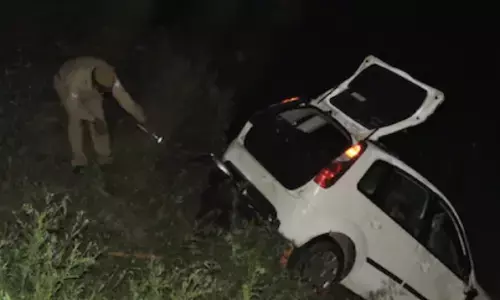 यूपी में बड़ा हादसा : लखीमपुर खीरी में नहर में गिरी कार 4 की मौत, 1 युवक लापता