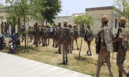 चित्रकूट जेल में गैंगवार: दो गैंगस्टर की हत्या से हड़कंप, तीसरा पुलिस कार्रवाई में मारा गया चित्रकूट जेल में गैंगवार: दो गैंगस्टर की हत्या से हड़कंप, तीसरा पुलिस कार्रवाई में मारा गया