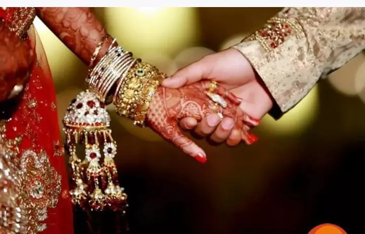 दूल्हे सहित पूरे बारातियों को बनाया गया नकली जेवर लाने पर लड़की पक्ष हुआ नाराज़ दूल्हे सहित पूरे बारातियों को बनाया गया नकली जेवर लाने पर लड़की पक्ष हुआ नाराज़
