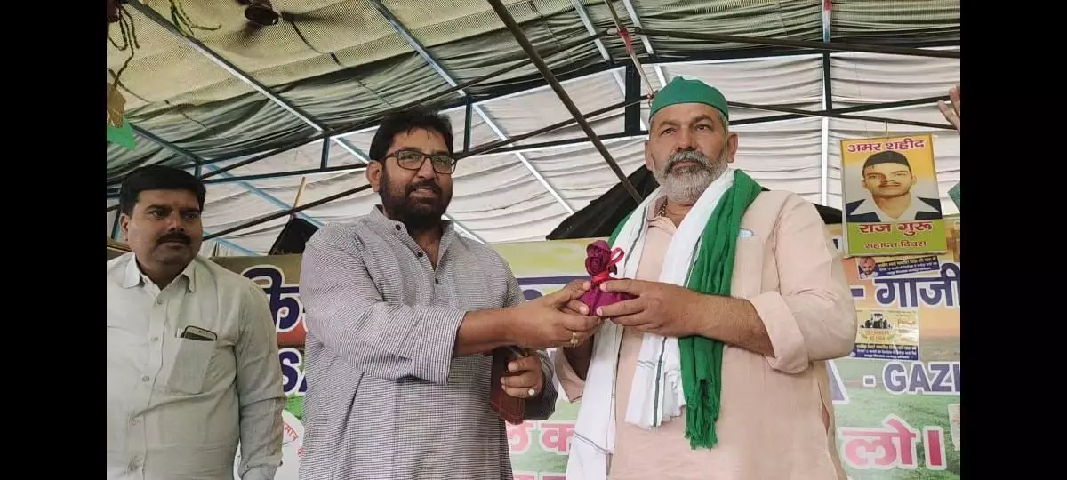 चौधरी महेंद्र सिंह टिकैत की पुण्यतिथि पर विशेष: सत्ता हुंकार सुनती है, आवाज नहीं: डॉ. राजाराम त्रिपाठी चौधरी महेंद्र सिंह टिकैत की पुण्यतिथि पर विशेष: सत्ता हुंकार सुनती है, आवाज नहीं: डॉ. राजाराम त्रिपाठी