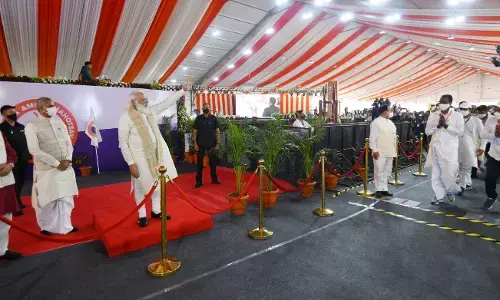 कोरोना की दूसरी लहर अचानक आई या केंद्र सरकार को पता नहीं था, पढिये पूरी रिपोर्ट कोरोना की दूसरी लहर अचानक आई या केंद्र सरकार को पता नहीं था, पढिये पूरी रिपोर्ट