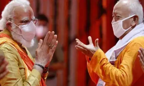 मोदी के तौर तरीकों से संघ में बेबस बेचैनी..! मोदी के तौर तरीकों से संघ में बेबस बेचैनी..!