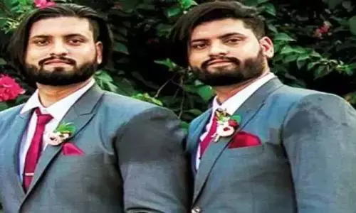 यूपी : एक साथ पैदा हुए थे और अब कोरोना के चलते 24वें जन्मदिन पर एक साथ हो गई जुड़वां भाइयों की मौत यूपी : एक साथ पैदा हुए थे और अब कोरोना के चलते 24वें जन्मदिन पर एक साथ हो गई जुड़वां भाइयों की मौत