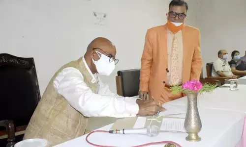उत्तर प्रदेश लोक सेवा आयोग के नए अध्यक्ष ने पदभार संभाला उत्तर प्रदेश लोक सेवा आयोग के नए अध्यक्ष ने पदभार संभाला