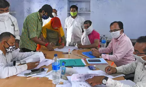 शिक्षक संघ के पंचायत चुनाव में 1621 टीचर्स की मौत के दावे पर क्या है यूपी सरकार का जवाब? जानें शिक्षक संघ के पंचायत चुनाव में 1621 टीचर्स की मौत के दावे पर क्या है यूपी सरकार का जवाब? जानें