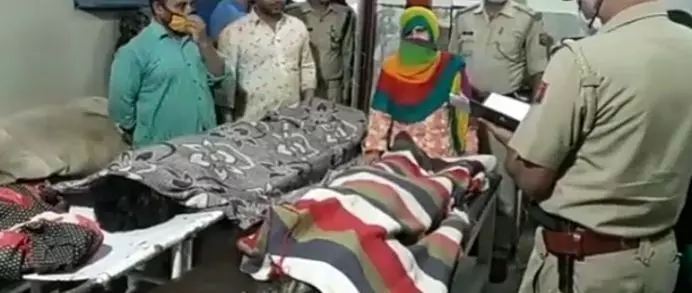 शामली : बारिश में मकान की छत गिरने से मां सहित 2 बेटी और 1 बेटे की हुई मौत, प्रशासन ने 16 लाख रु. की आर्थिक मदद शामली : बारिश में मकान की छत गिरने से मां सहित 2 बेटी और 1 बेटे की हुई मौत, प्रशासन ने 16 लाख रु. की आर्थिक मदद