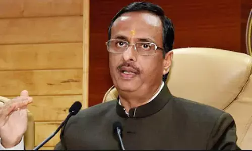 कोरोना महामारी के बीच योगी सरकार का बड़ा फैसला, इस साल फीस नहीं बढ़ा सकेंगे स्कूल कोरोना महामारी के बीच योगी सरकार का बड़ा फैसला, इस साल फीस नहीं बढ़ा सकेंगे स्कूल