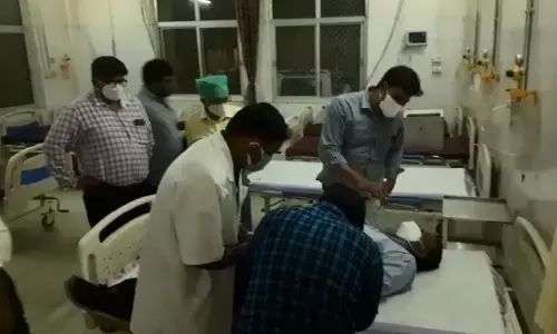 सुल्तानपुर में सड़क हादसे में रेलवे के इंजीनियर समेत दो लोगों की मौत, वहीं घटना में 3 अन्य लोग घायल सुल्तानपुर में सड़क हादसे में रेलवे के इंजीनियर समेत दो लोगों की मौत, वहीं घटना में 3 अन्य लोग घायल