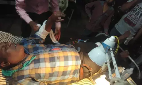 рд╕рдбрд╝рдХ рд╣рд╛рджрд╕реЗ рдореЗрдВ рдмрд╛рдЗрдХ рд╕рд╡рд╛рд░ рдорд╛рдВ рдмреЗрдЯреЗ рдШрд╛рдпрд▓ рд╕рдбрд╝рдХ рд╣рд╛рджрд╕реЗ рдореЗрдВ рдмрд╛рдЗрдХ рд╕рд╡рд╛рд░ рдорд╛рдВ рдмреЗрдЯреЗ рдШрд╛рдпрд▓