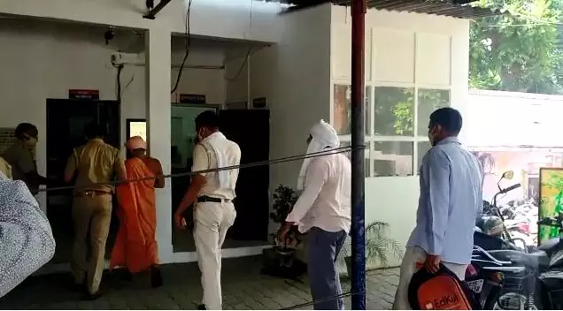 हरियाणा पुलिस ने हापुड़ में मंदिर से किया साधू गिरफ्तार, साधू पर रेप का आरोप