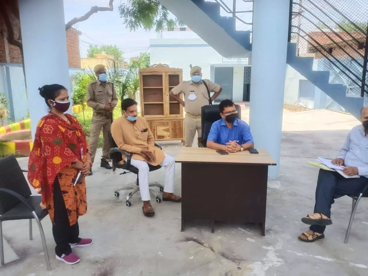 गांव कैलाशपुर की व्यवस्था का एसडीएम सदर ने किया औचक निरीक्षण