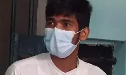 प्रेमिका के बर्थडे में जाने के लिए नकली DM बनकर घूम रहा था, ऐसे खुली पोल