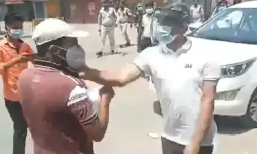छत्तीसगढ़ : DM ने दवाई लेने निकले युवक का मोबाइल पटककर जड़ा थप्पड़, Video वायरल होने के बाद माफी मांगी छत्तीसगढ़ : DM ने दवाई लेने निकले युवक का मोबाइल पटककर जड़ा थप्पड़, Video वायरल होने के बाद माफी मांगी
