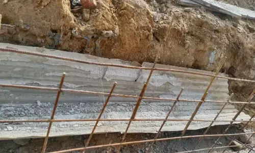 рд░рд╛рд╖реНрдЯреНрд░реАрдп рд░рд╛рдЬрдорд╛рд░реНрдЧ рдХреА рдирд╛рд▓реА рдирд┐рд░реНрдорд╛рдг рдореЗрдВ рдЬрдордХрд░ рдзрд╛рдВрдзрд▓реА рдЕрдзрд┐рдХрд╛рд░реА рдореМрди рд░рд╛рд╖реНрдЯреНрд░реАрдп рд░рд╛рдЬрдорд╛рд░реНрдЧ рдХреА рдирд╛рд▓реА рдирд┐рд░реНрдорд╛рдг рдореЗрдВ рдЬрдордХрд░ рдзрд╛рдВрдзрд▓реА рдЕрдзрд┐рдХрд╛рд░реА рдореМрди