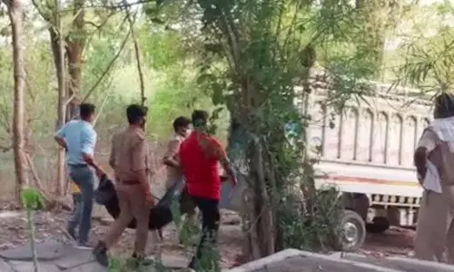 पिता ने दोनों बेटों को काट कर कुंए में फेंका, बाद में खुद का गला काटकर कुंए में कूदा, तीनों की मौत पिता ने दोनों बेटों को काट कर कुंए में फेंका, बाद में खुद का गला काटकर कुंए में कूदा, तीनों की मौत