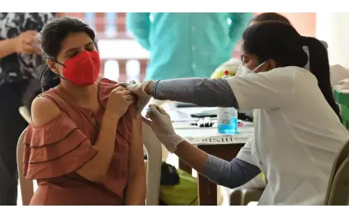 Booster Dose : वयस्कों को रविवार से लगेगी बूस्टर डोज, जानिए कैसे ले सकते है वैक्सीनेशन Booster Dose : वयस्कों को रविवार से लगेगी बूस्टर डोज, जानिए कैसे ले सकते है वैक्सीनेशन