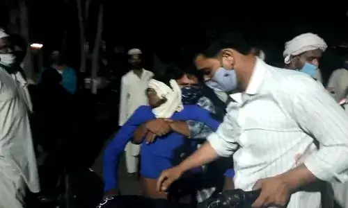 बच्चों की कहासुनी को लेकर दो पक्षों में खूनी संघर्ष, खुल कर चले धारदार हथियार, दो लोग गंभीर रूप से घायल बच्चों की कहासुनी को लेकर दो पक्षों में खूनी संघर्ष, खुल कर चले धारदार हथियार, दो लोग गंभीर रूप से घायल