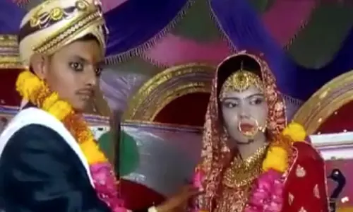 यूपी : जयमाला के बाद सात फेरों से पहले दुल्हन की हुई अचानक मौत, फिर साली से कराई दूल्हे की शादी यूपी : जयमाला के बाद सात फेरों से पहले दुल्हन की हुई अचानक मौत, फिर साली से कराई दूल्हे की शादी