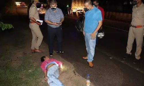 जब रात्रि निरीक्षण पर निकले SSP प्रयागराज ने सड़क किनारे तड़प रहे घायल को तत्काल हॉस्पिटल भेजा जब रात्रि निरीक्षण पर निकले SSP प्रयागराज ने सड़क किनारे तड़प रहे घायल को तत्काल हॉस्पिटल भेजा
